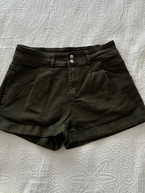 Pants - High-Waist Women’s Shorts Olive Green